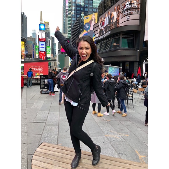 • B O O K M A R K • M Y • C L O S E T • - Picture 4 of 8